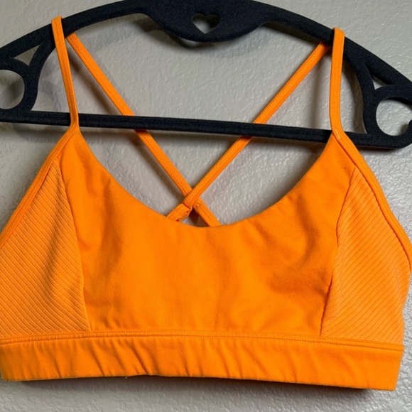 ALO Yoga No Limit Orange Sports Bra with Cross-Back Design. Adjustable Straps - Picture 12 of 12